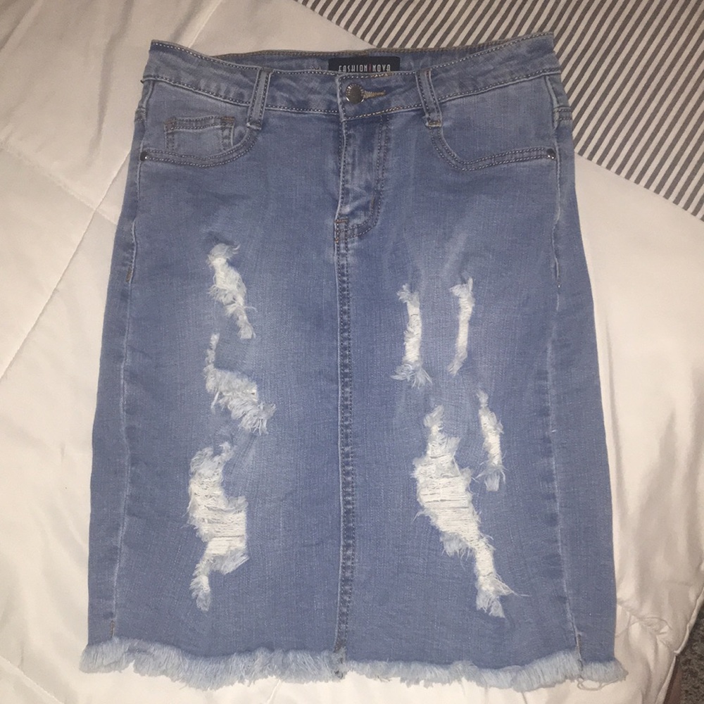 Fashion nova distressed denim skirt